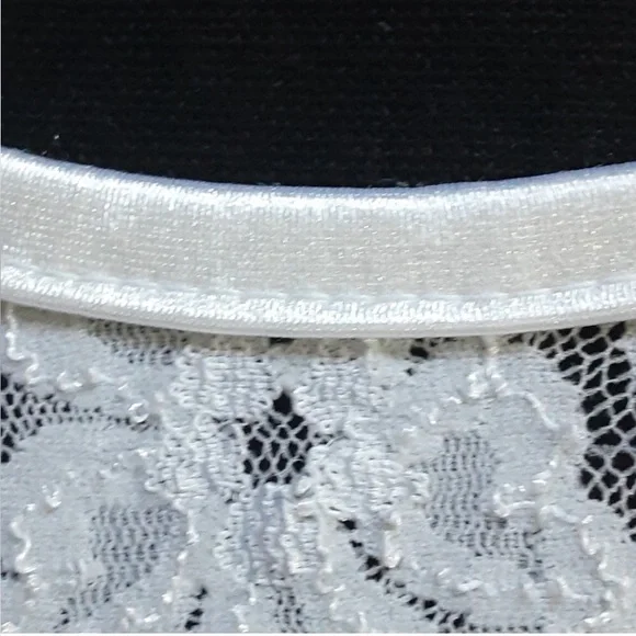 Elegant White Lace Long Sleeve Top - Picture 4 of 5